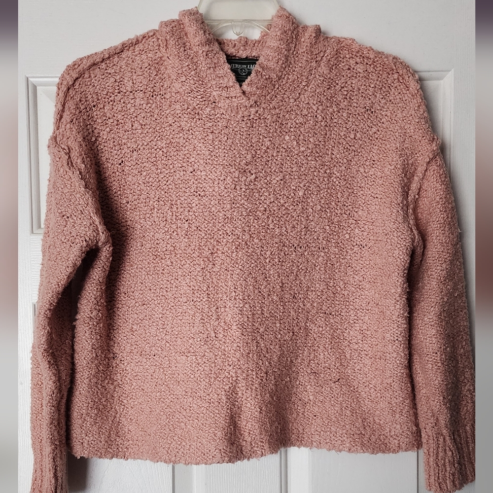 Hooded pink sweater. Size M women's American Eagle. Rose gold color.